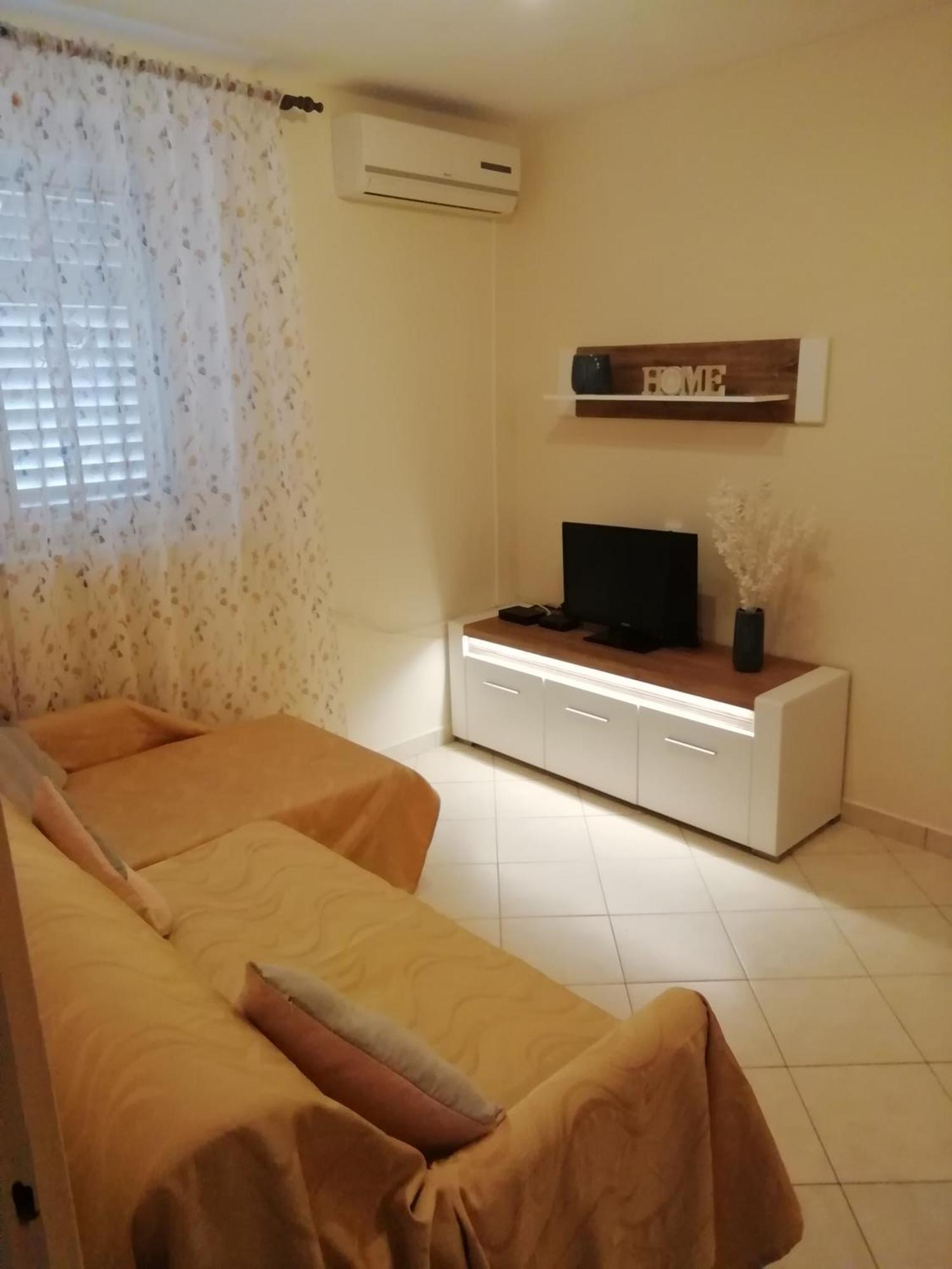 Apartments Ivona Лумбарда Екстериор снимка