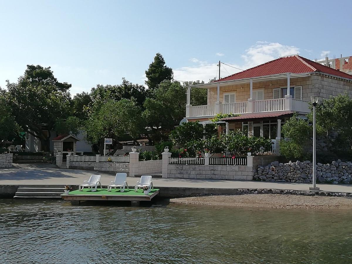 Apartments Ivona Лумбарда Екстериор снимка