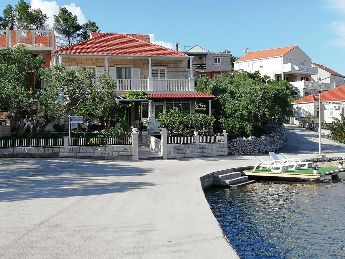 Apartments Ivona Лумбарда Екстериор снимка